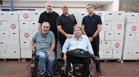 אריזת סלי מזון למען פצועי צה״ל, צילום: מנלה אנדלאו